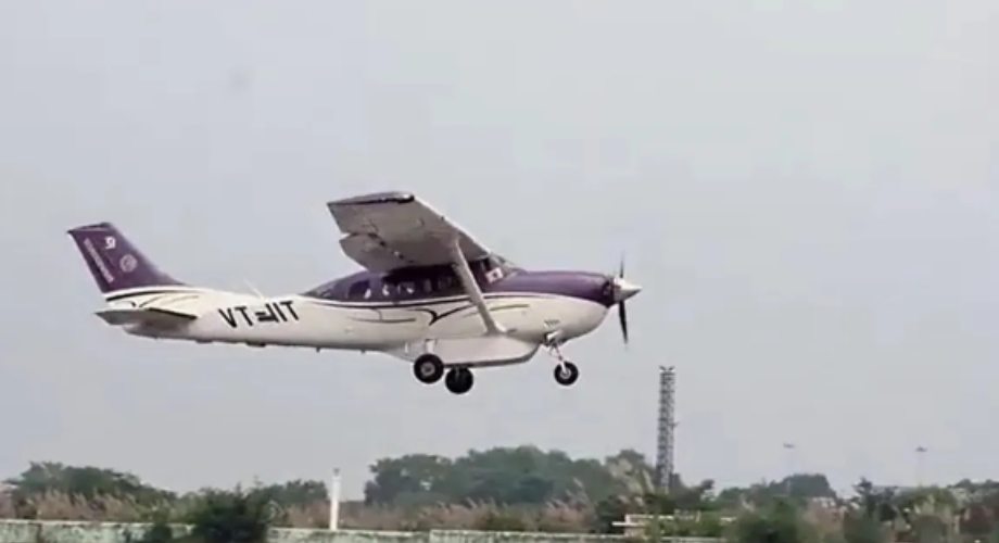 कृत्रिम वर्षा के लिए एयरक्राफ्ट ने कानपुर से भरी उड़ान…. दिल्ली में अगले 3 घंटे में कई इलाकों में आर्टिफिशियल रेन होने की संभावना…