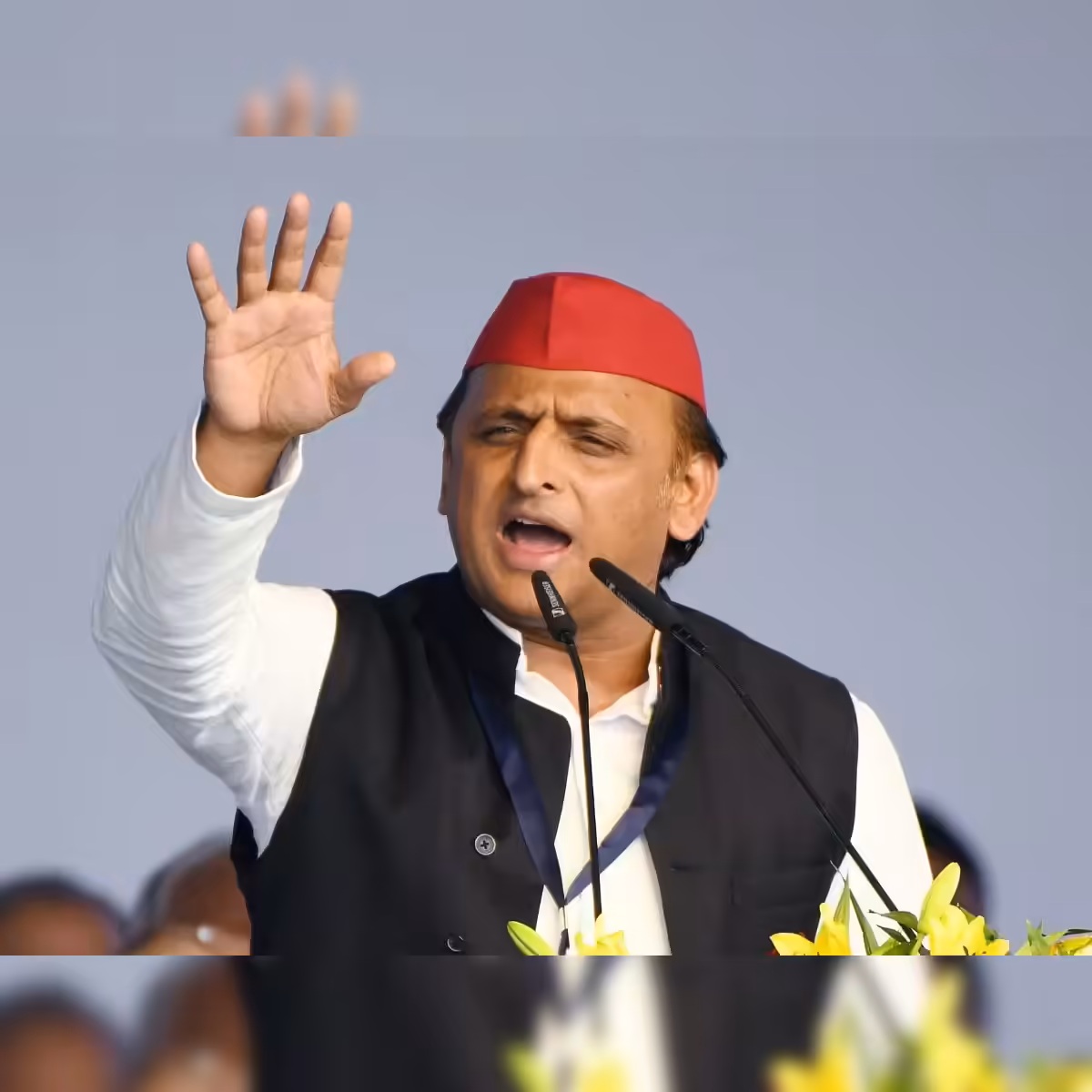 रुपए की गिरावट और BJP की छवि में जबरदस्त मुकाबला चल रहा है,,,,,,, अखिलेश यादव।