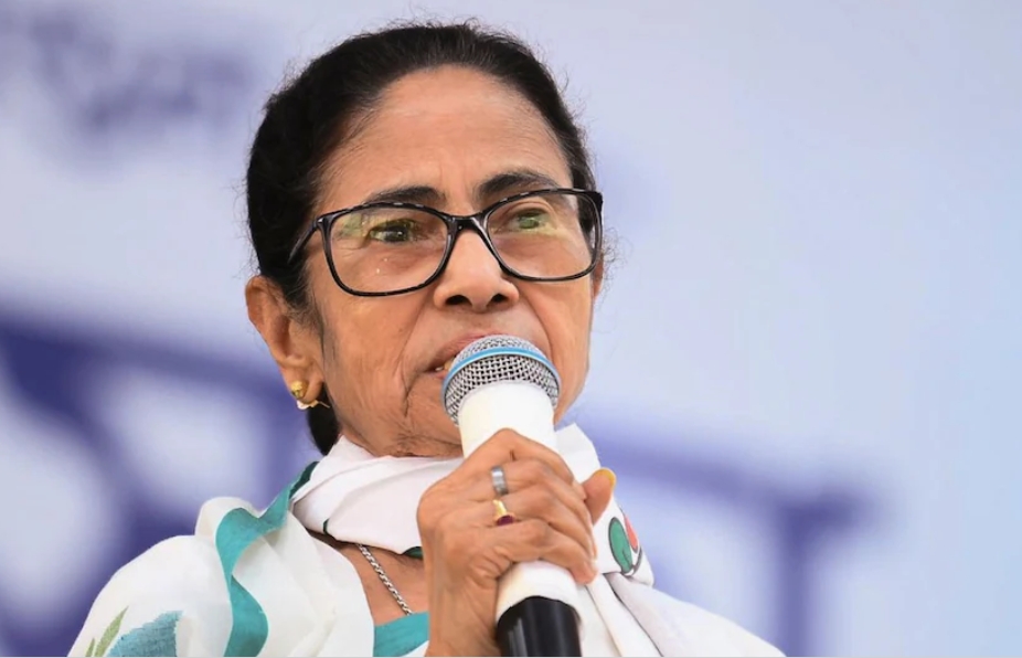 पश्चिम बंगाल: CM ममता बनर्जी बोली,,,,, BJP अगर सत्ता में आई तो लोग नॉनवेज नहीं खा पायेंगे।